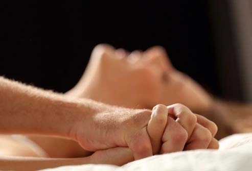 Mới “sống thử” vài tháng mà bạn trai “chưa ra đến chợ đã hết tiền”